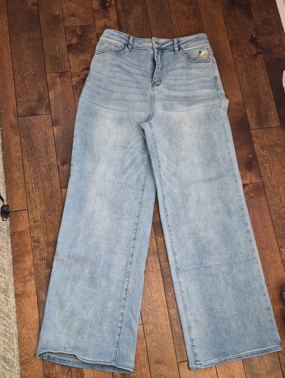 Cello Light Blue Wide-Leg Jeans with Floral Accent
